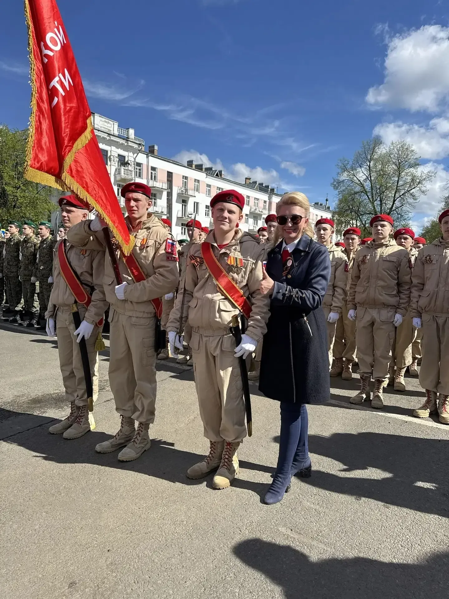 🔊Сегодня на Советской площади Ярославля состоялось торжественное шествие, посвящённое 81-й годовщине