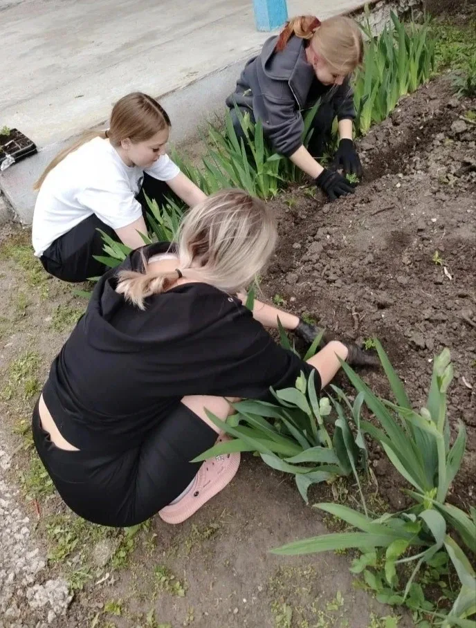 🌱 Трудовой десант: вместе за чистоту и уют!  В эти выходные студенты, проживающие в общежитии коллле