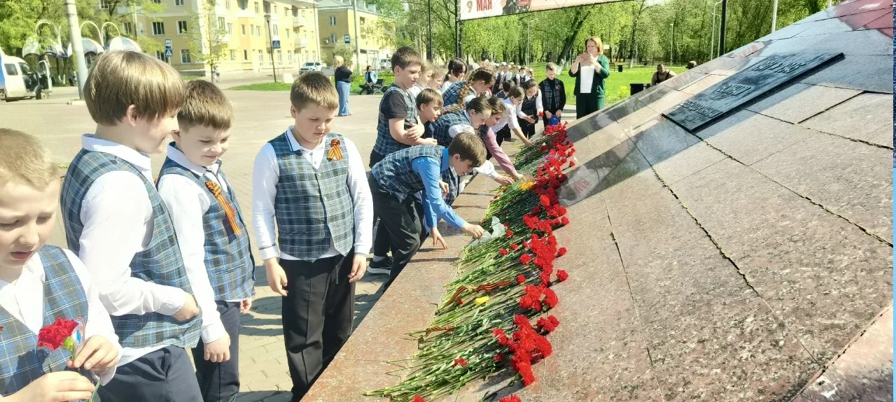 Сегодня, в преддверии праздника "День Победы"учащиеся младших классов посетили мемориал памяти Воина