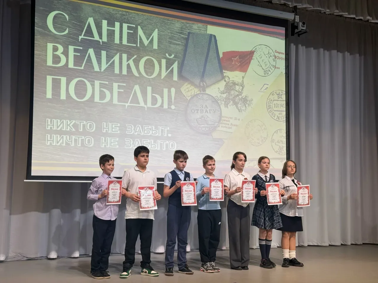 Сегодня в актовом состоялся большой кинолекторий, приуроченный к 81й годовщине Победы в Великой Отеч