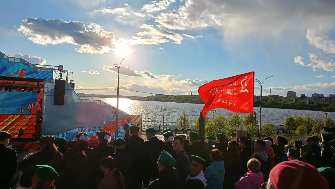 Сегодня, в такой важный и значимый праздник, наши кадеты — более 70 человек — с гордостью приняли уч