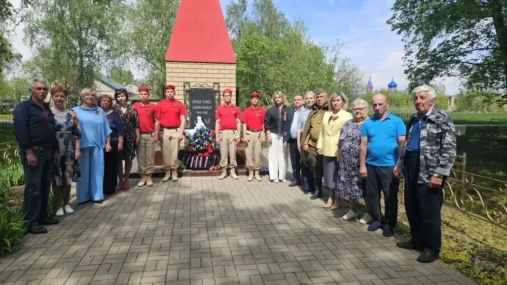 📍 В сёлах Крутогорье и Грязное состоялись торжественные церемонии возложения цветов к памятникам пог