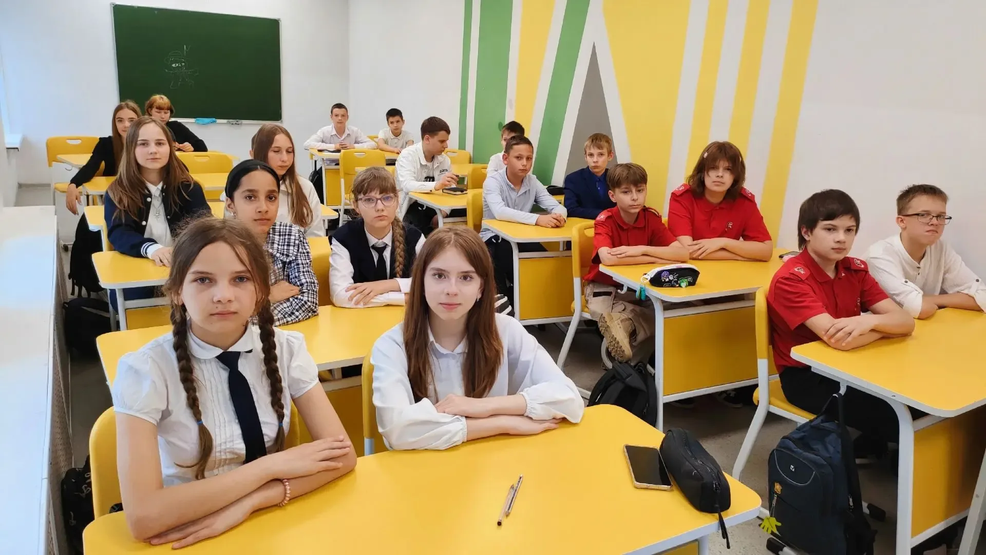 📍 Сегодня в 6 «В» классе прошел классный час «Мы выбираем жизнь!».  На встрече ребята обсудили, как 