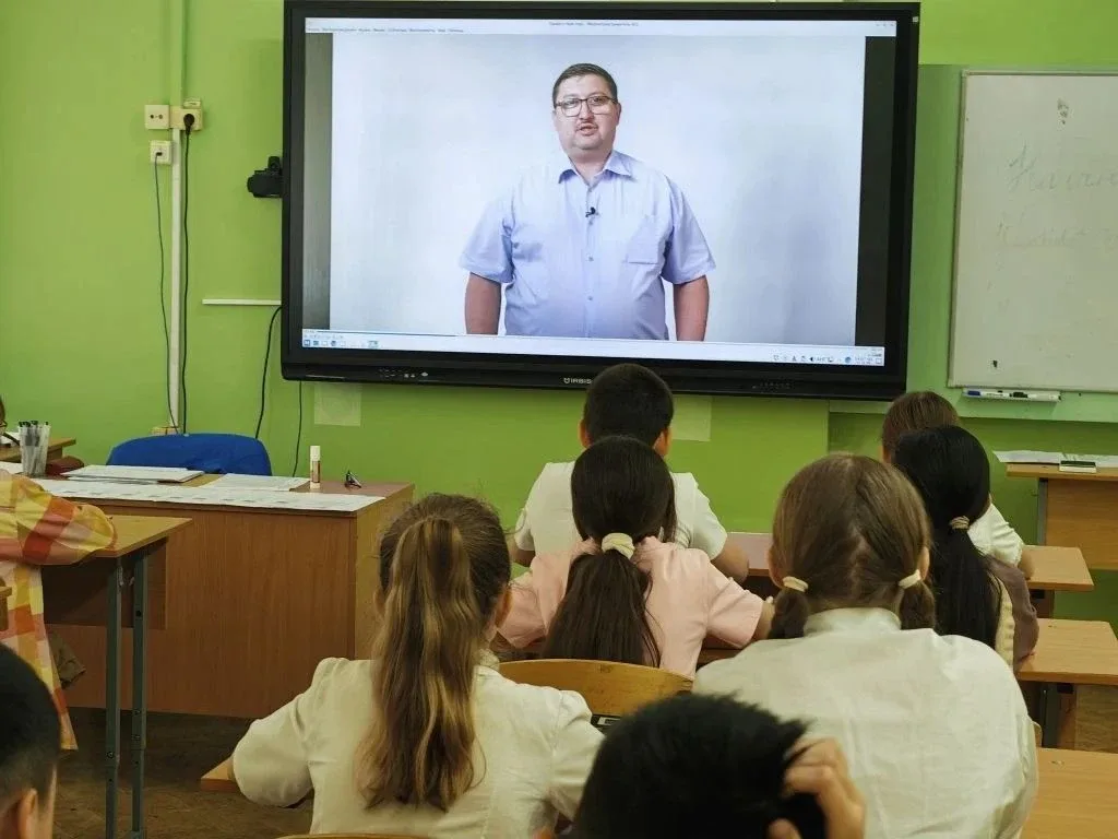 📱Олимпиада для учеников 3 и 4 классов «Готов к жизни в умном городе»!  🏙️ Вчера в нашей школе прошел