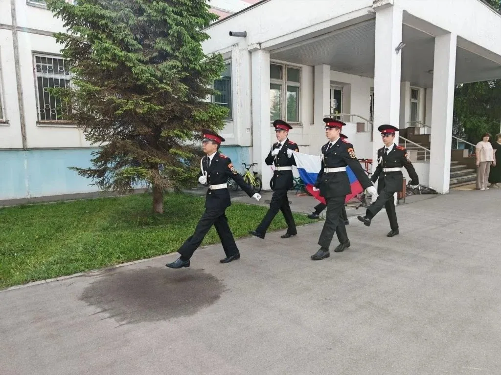🇷🇺 Торжественная линейка и события наступающей недели  Сегодня в нашей школе прошла торжественная ли