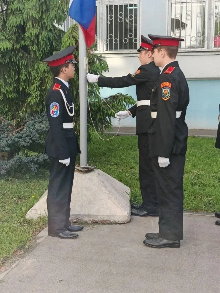 🇷🇺 Торжественная линейка и события наступающей недели  Сегодня в нашей школе прошла торжественная ли