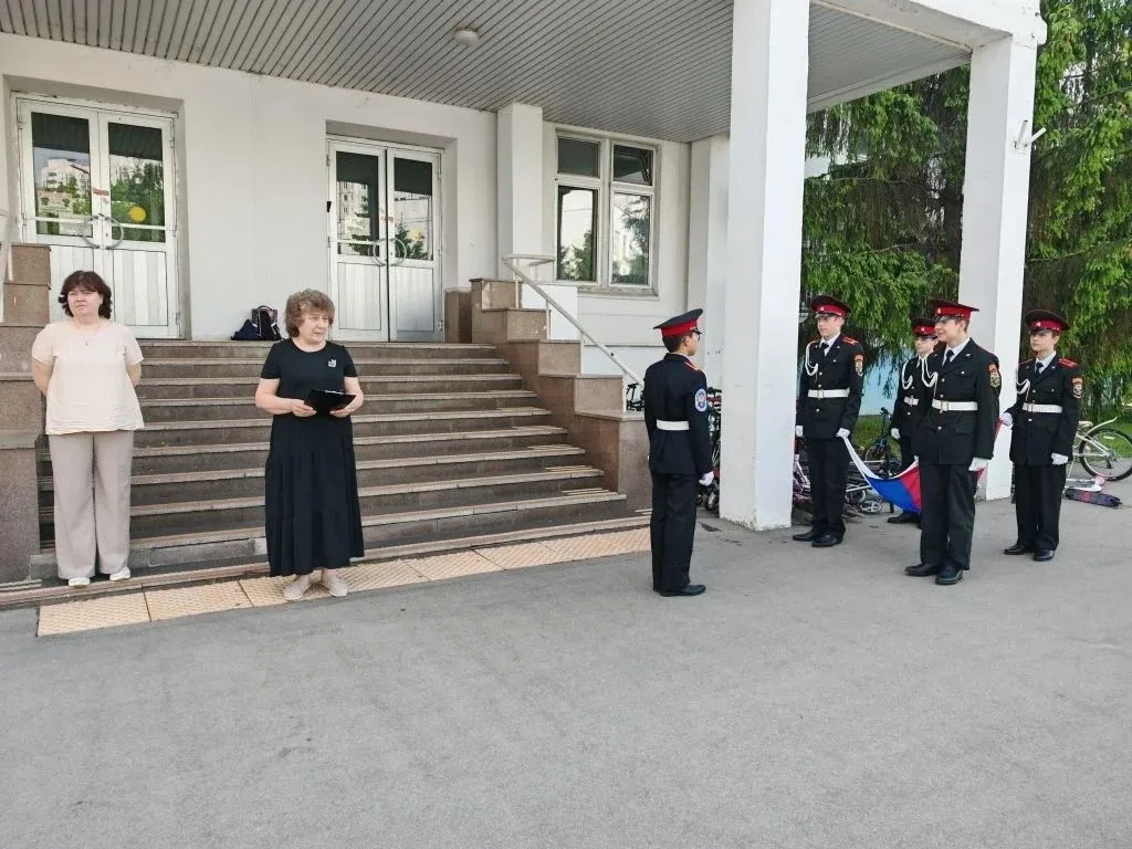 🇷🇺 Торжественная линейка и события наступающей недели  Сегодня в нашей школе прошла торжественная ли