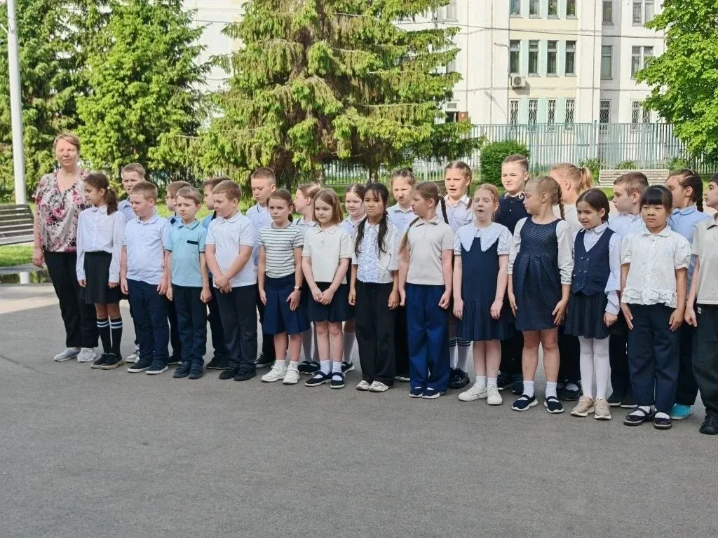 🇷🇺 Торжественная линейка и события наступающей недели  Сегодня в нашей школе прошла торжественная ли