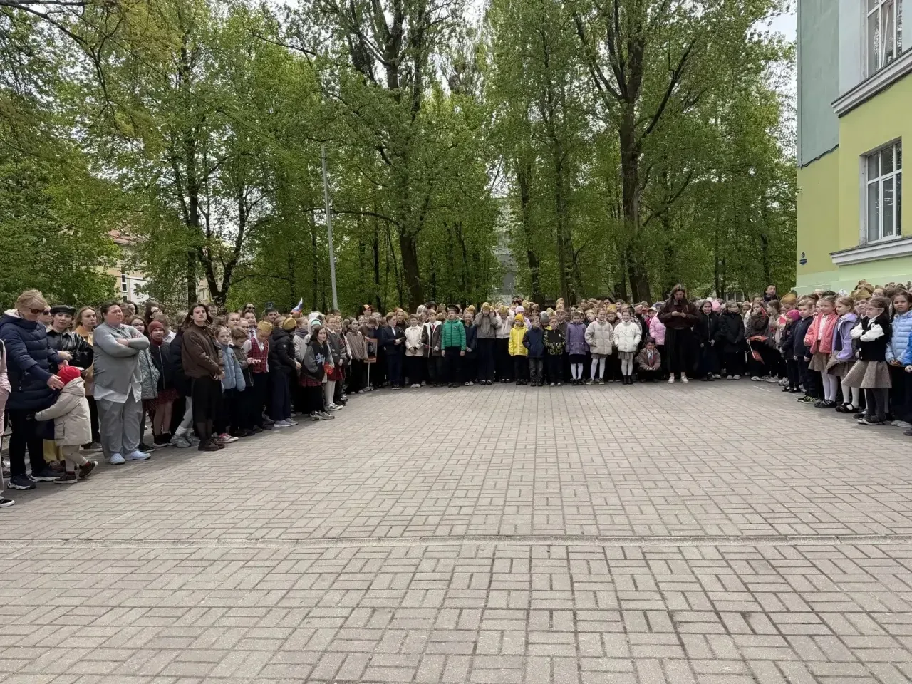 🕊️ Этот День Победы  Сегодня, 8 мая, вся начальная школа нашего лицея собралась вместе, чтобы вспомн