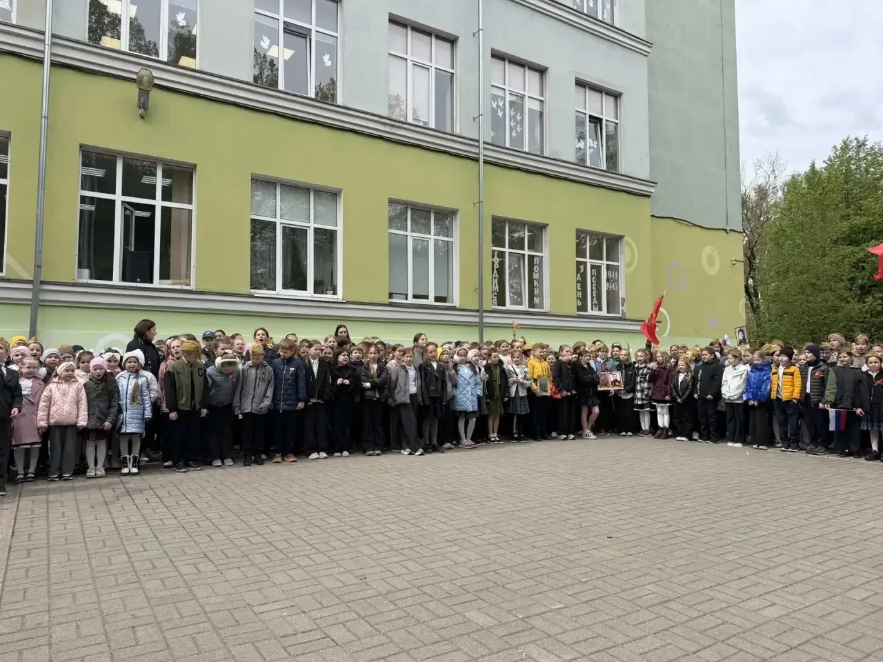 🕊️ Этот День Победы  Сегодня, 8 мая, вся начальная школа нашего лицея собралась вместе, чтобы вспомн