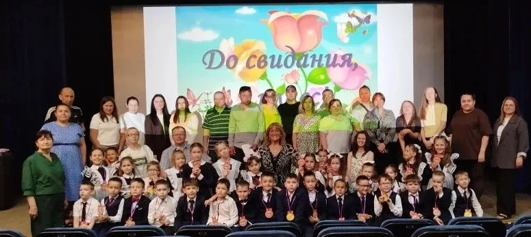 🎓 1 «А»: наш первый год — с гордостью и радостью!  Сегодня для 1 «А» класса состоялось торжественное