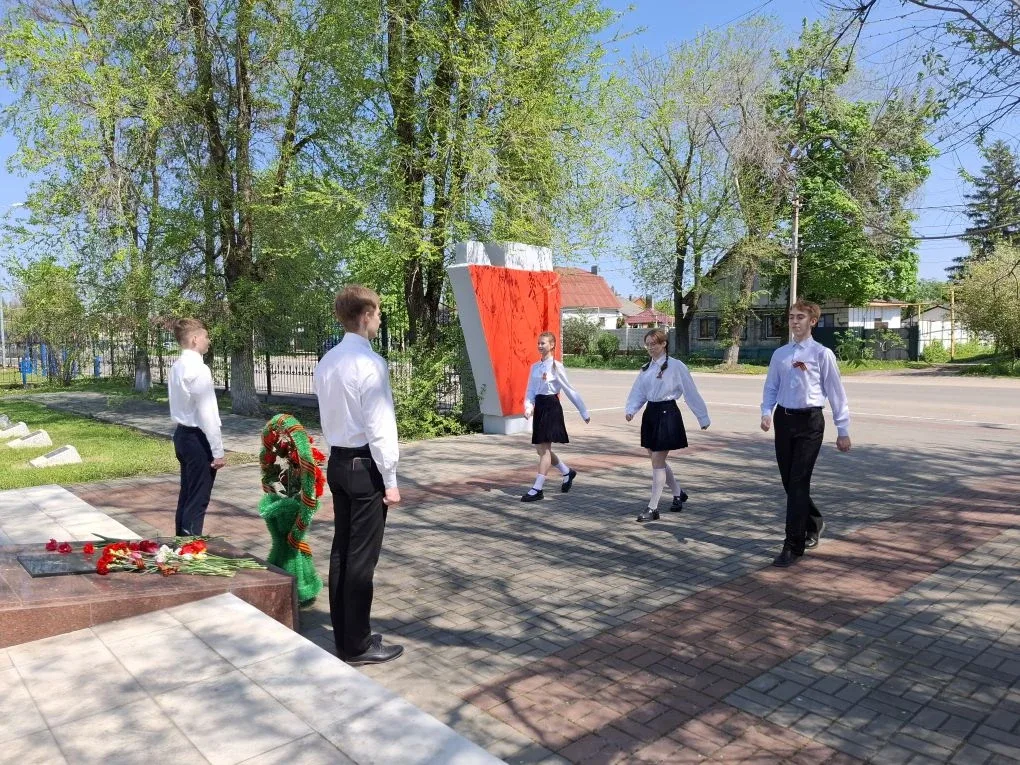 🇷🇺9 мая 2026 года обучающиеся 8 "А", 8 "Б", 9 "А", 9 В", 9 "Г" и 10 класса Борисоглебской гимназии №