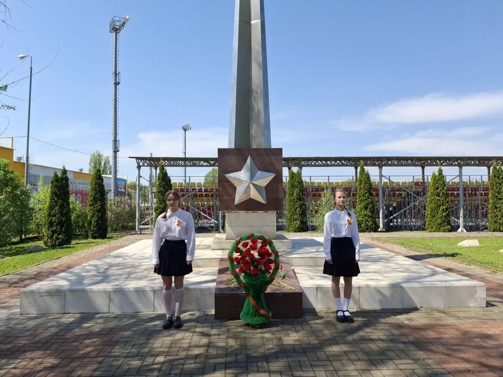 🇷🇺9 мая 2026 года обучающиеся 8 "А", 8 "Б", 9 "А", 9 В", 9 "Г" и 10 класса Борисоглебской гимназии №