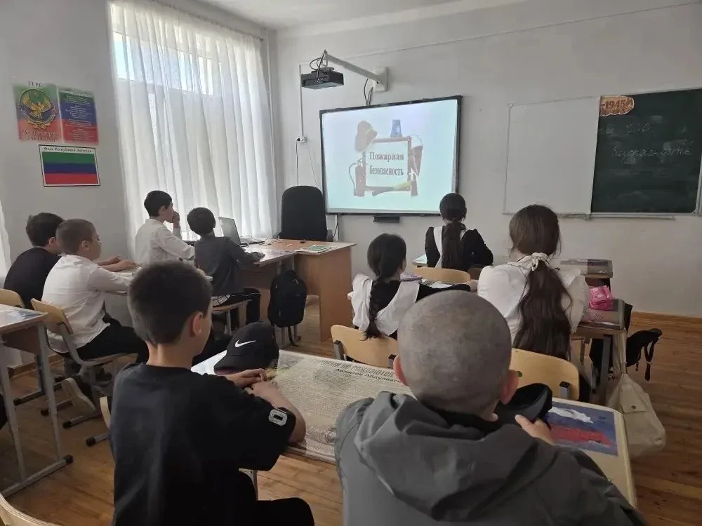 В 5 «А» классе состоялся тематический классный час «Осторожно, огонь!», направленный на предупрежден