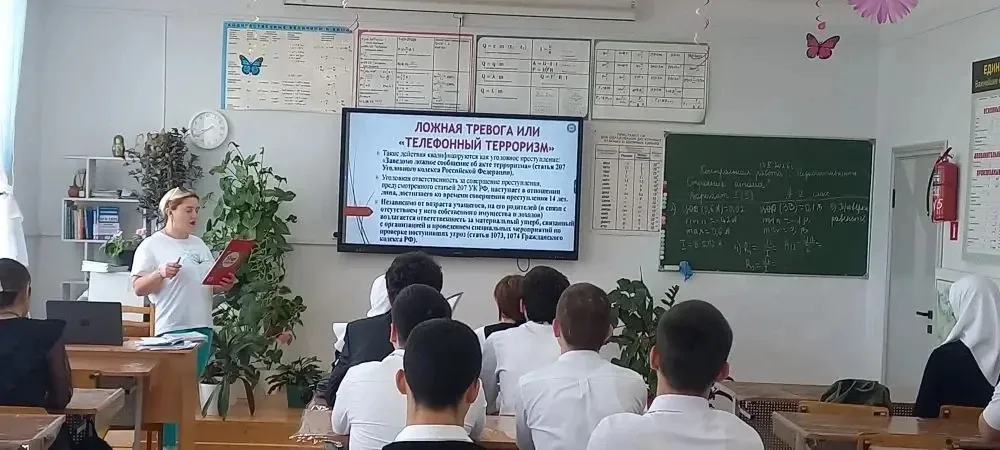 На этой неделе у наших старшеклассников (с 7 по 11 класс) прошли важные и полезные классные часы на 