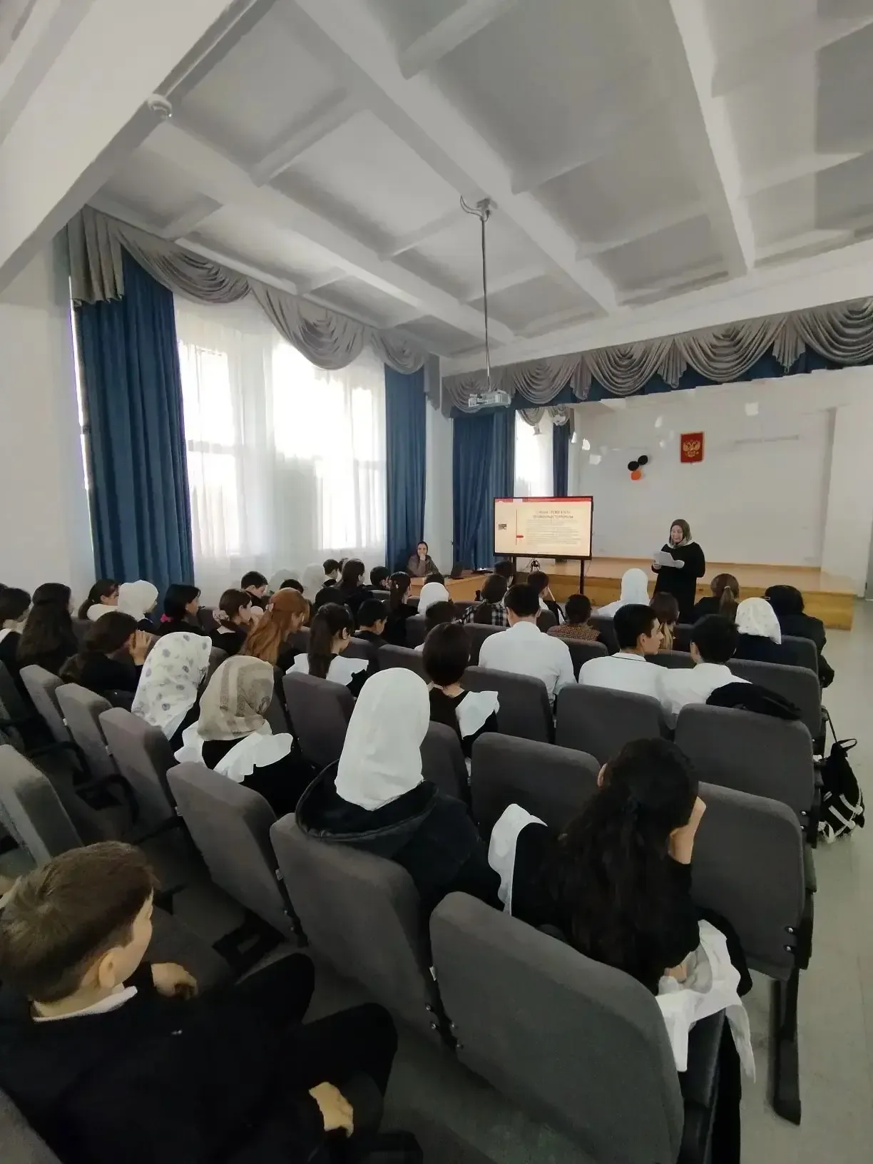 На этой неделе у наших старшеклассников (с 7 по 11 класс) прошли важные и полезные классные часы на 