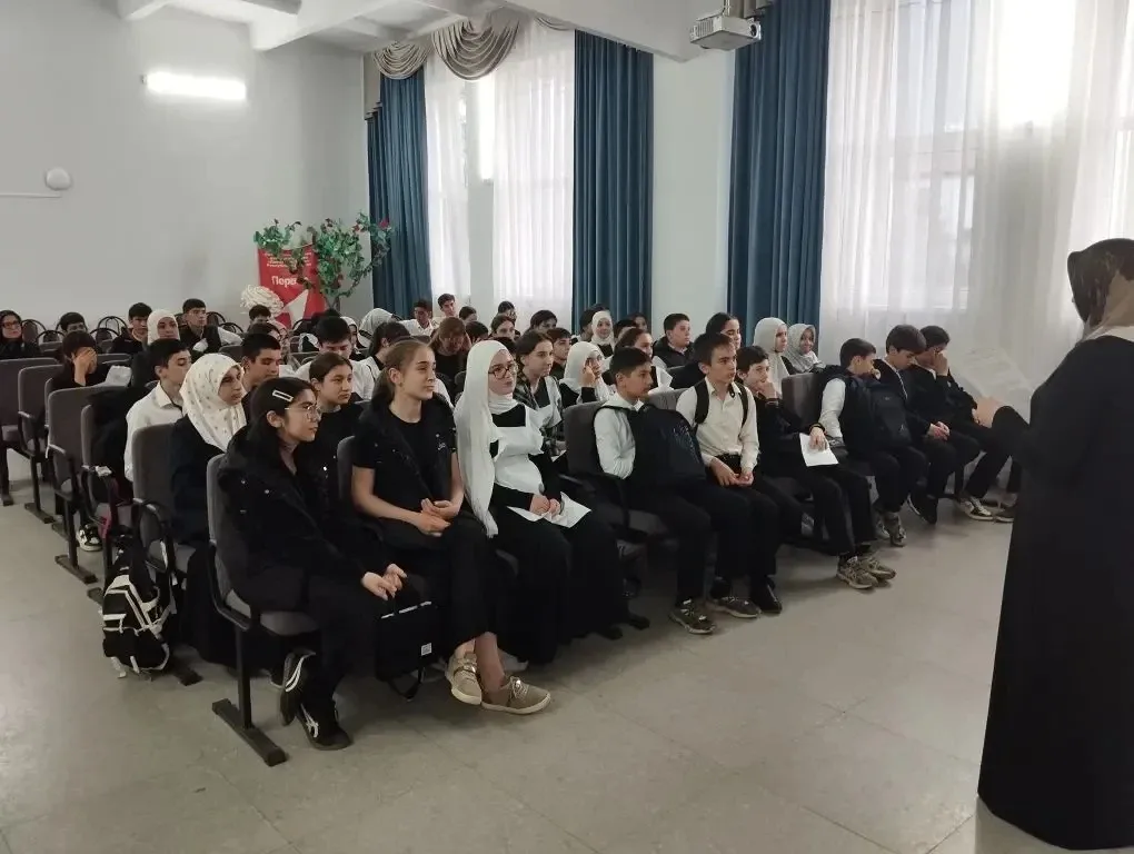 На этой неделе у наших старшеклассников (с 7 по 11 класс) прошли важные и полезные классные часы на 