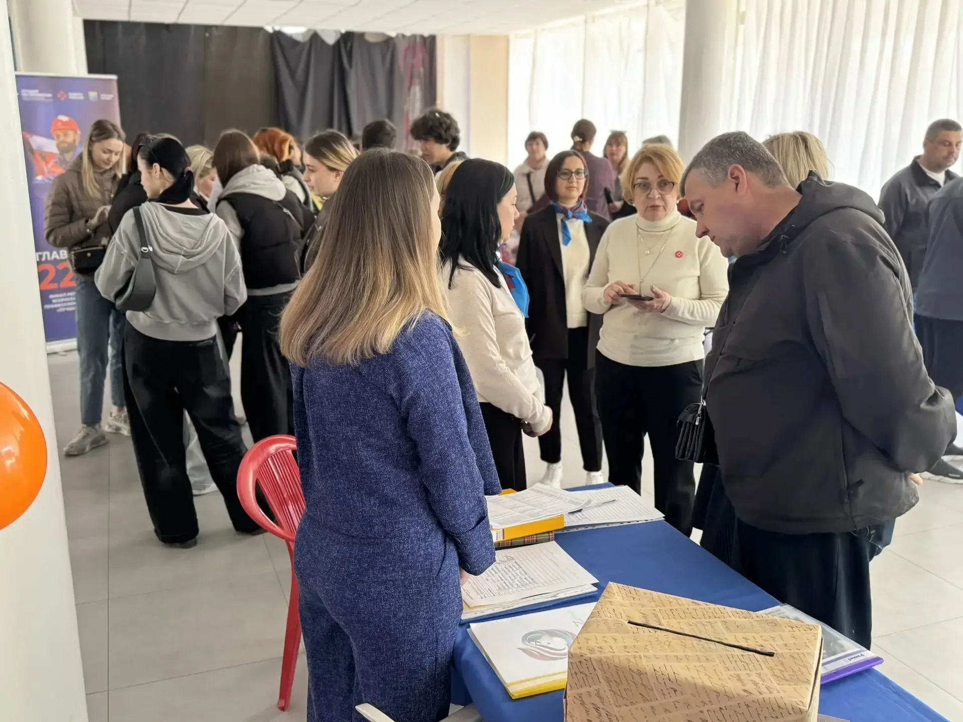 Более 30 человек устроились на работу по итогам регэтапа Всероссийской ярмарки трудоустройства в Зап