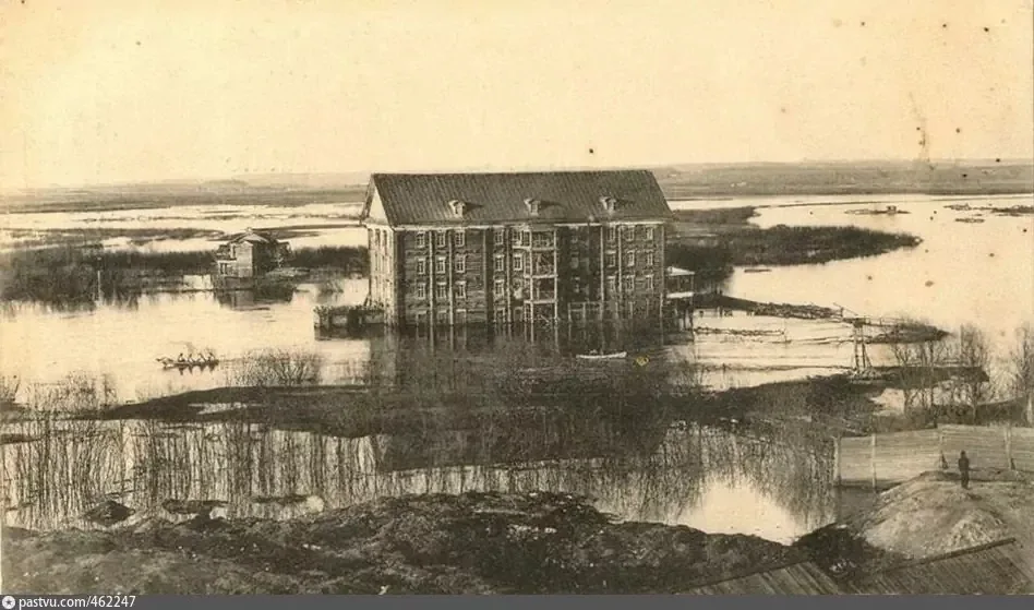 Хроника казанского наводнения 1926 года.   В начале мая "Красная Татария" (выпуск от 1 мая) фиксируе
