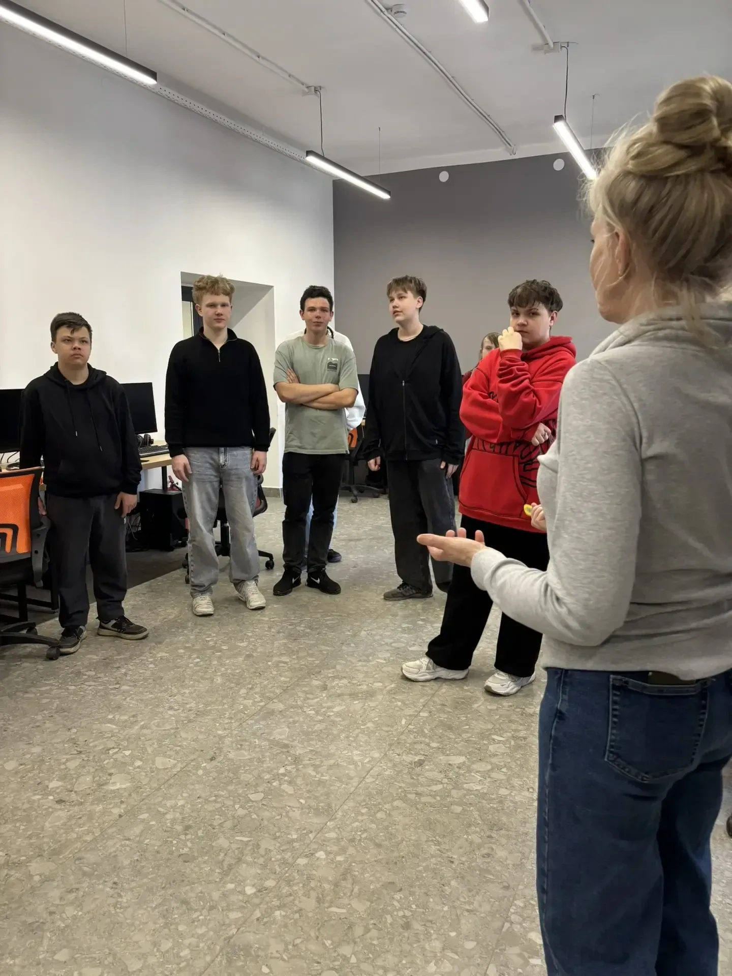 🧩 Посещение квеста в Молодёжном кадровом центре Пскова. Ученики 9 «г» класса отлично провели время, 