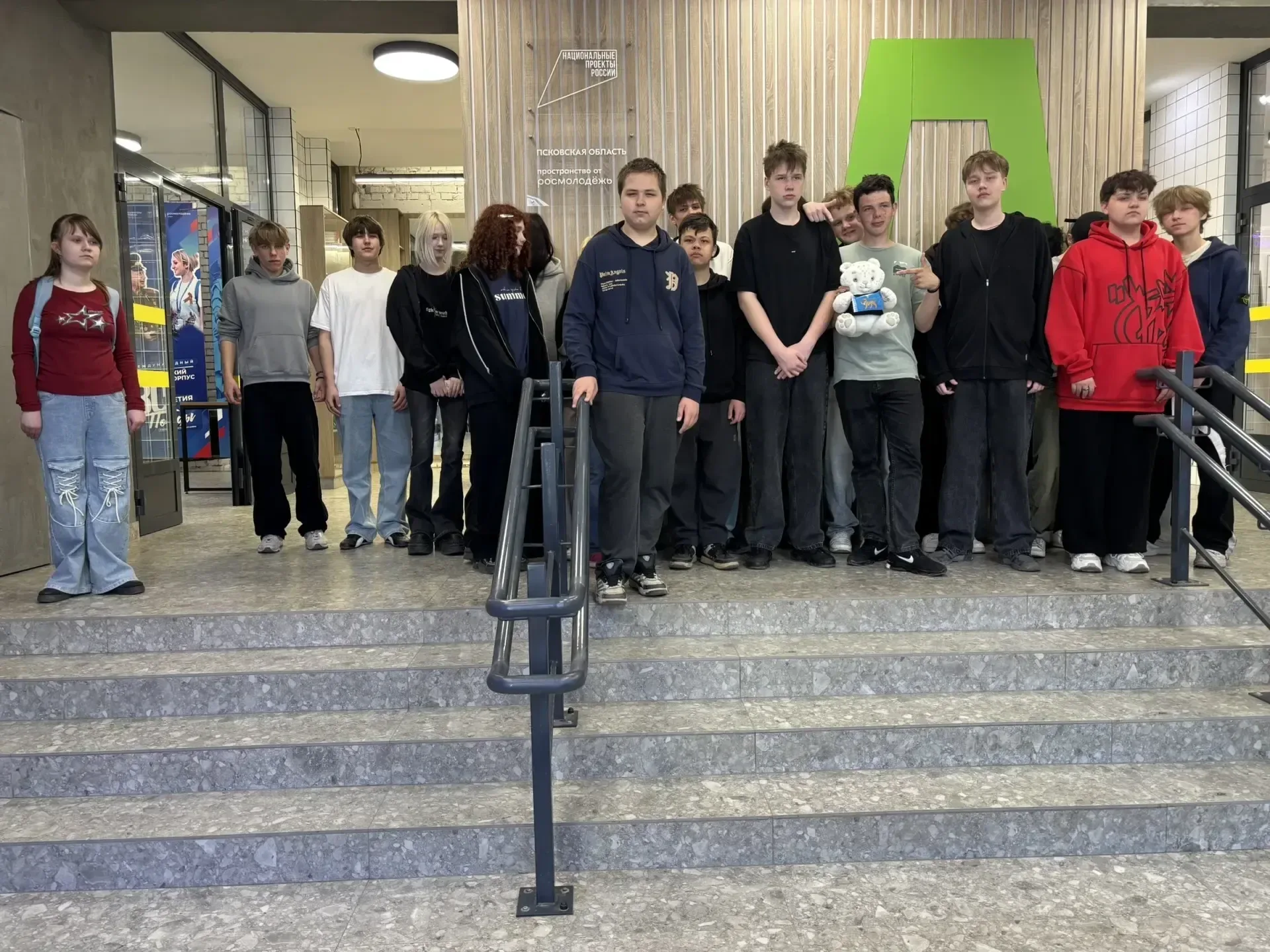 🧩 Посещение квеста в Молодёжном кадровом центре Пскова. Ученики 9 «г» класса отлично провели время, 