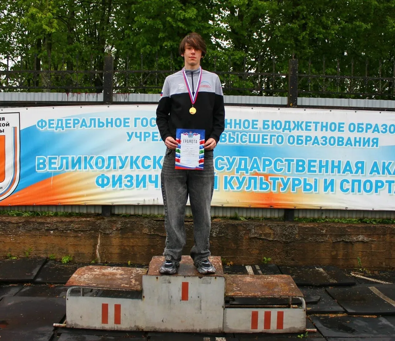 С 14 по 17 мая в г. Великие Луки прошла областная Спартакиада учащихся по лёгкой атлетике. Лёгкую ат