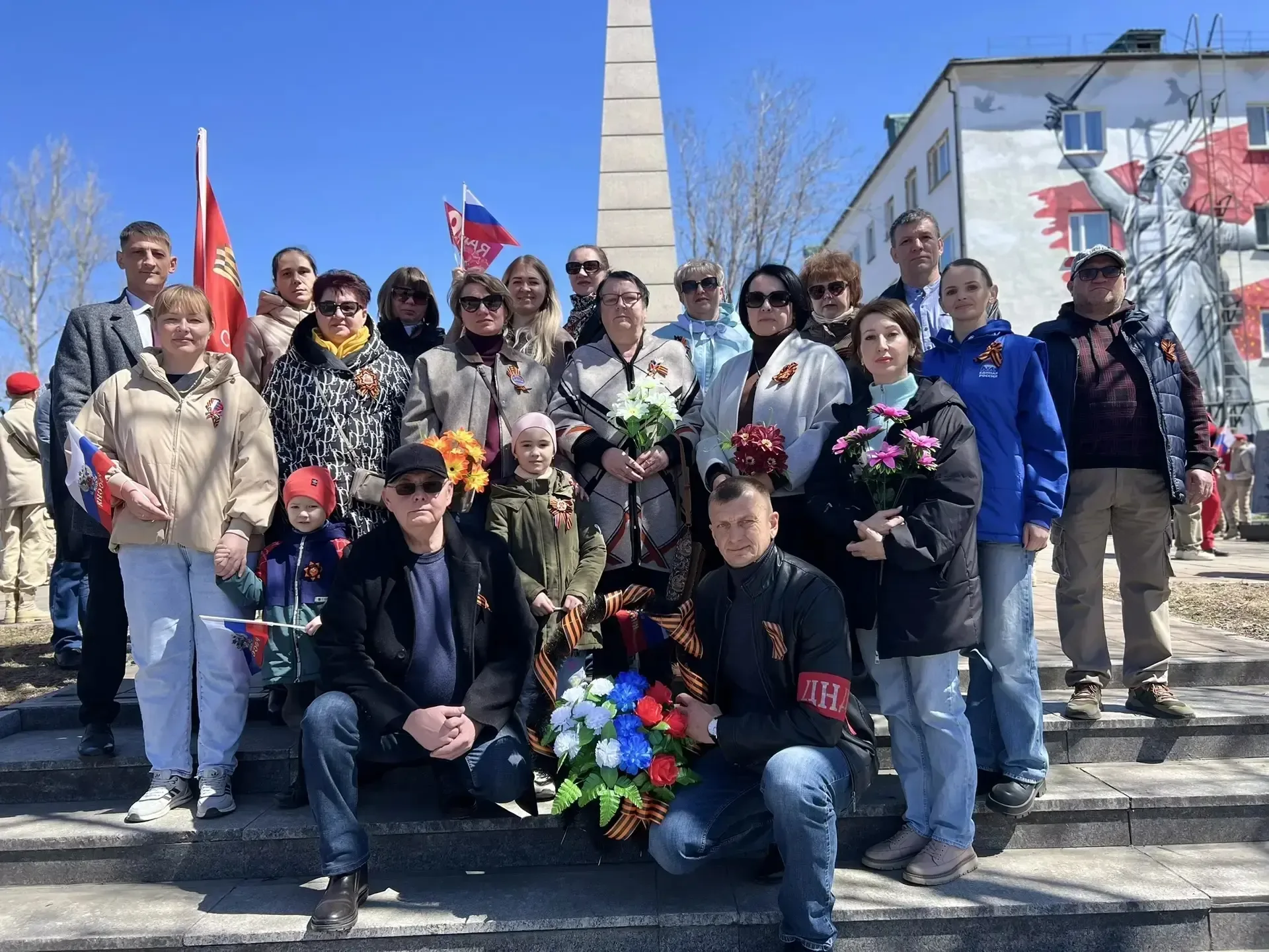 Тысячи сахалинцев и курильчан приняли участие в праздновании Дня Победы.  Среди участников праздничн