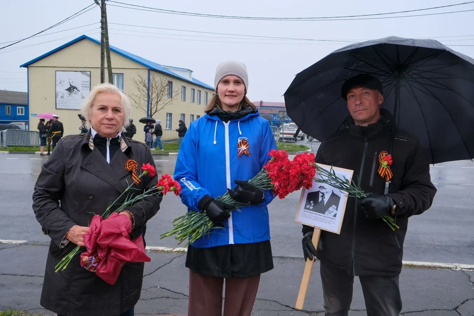 Тысячи сахалинцев и курильчан приняли участие в праздновании Дня Победы.  Среди участников праздничн