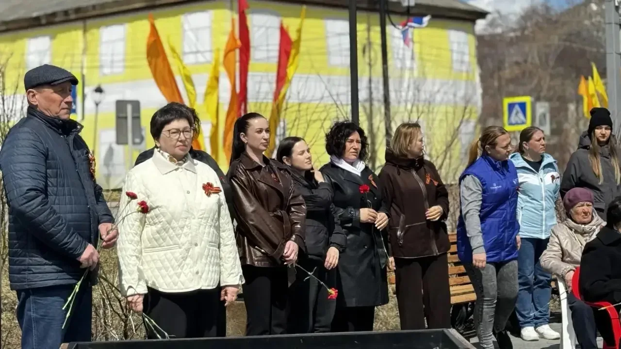 В честь Дня Победы, на Аллее Славы города Макарова состоялся торжественный митинг.  Председатель Мак