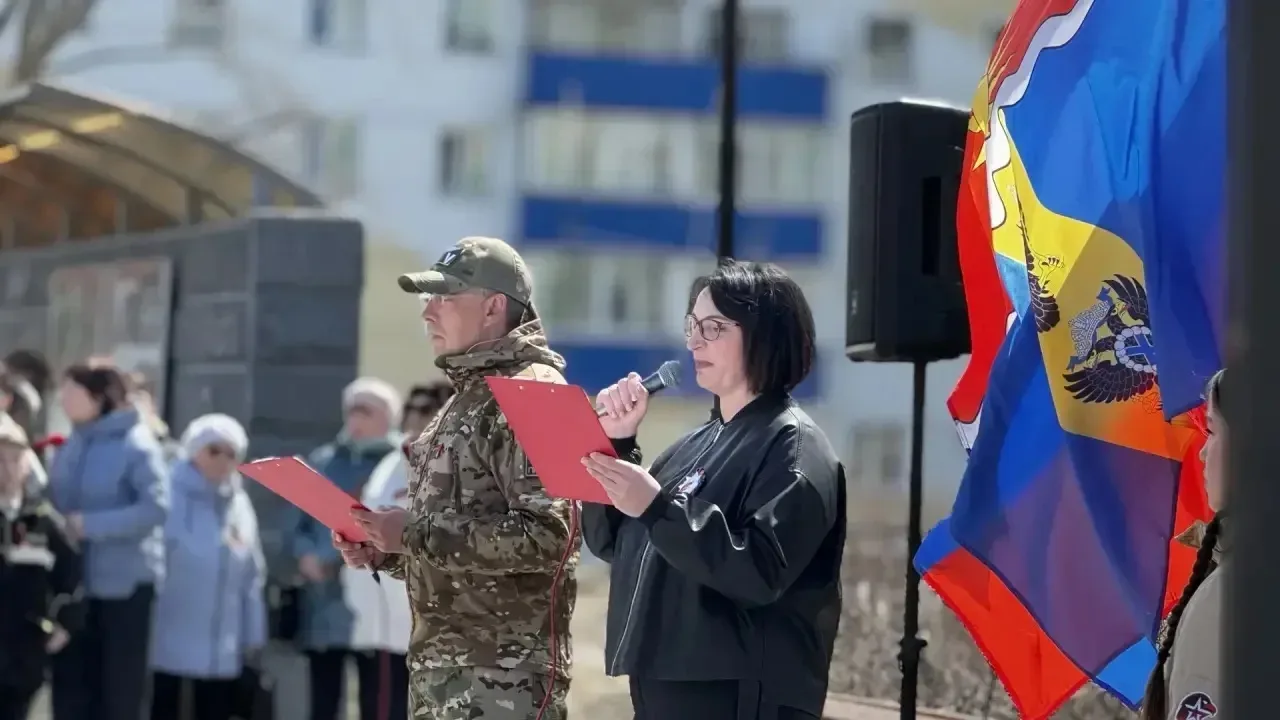 В честь Дня Победы, на Аллее Славы города Макарова состоялся торжественный митинг.  Председатель Мак