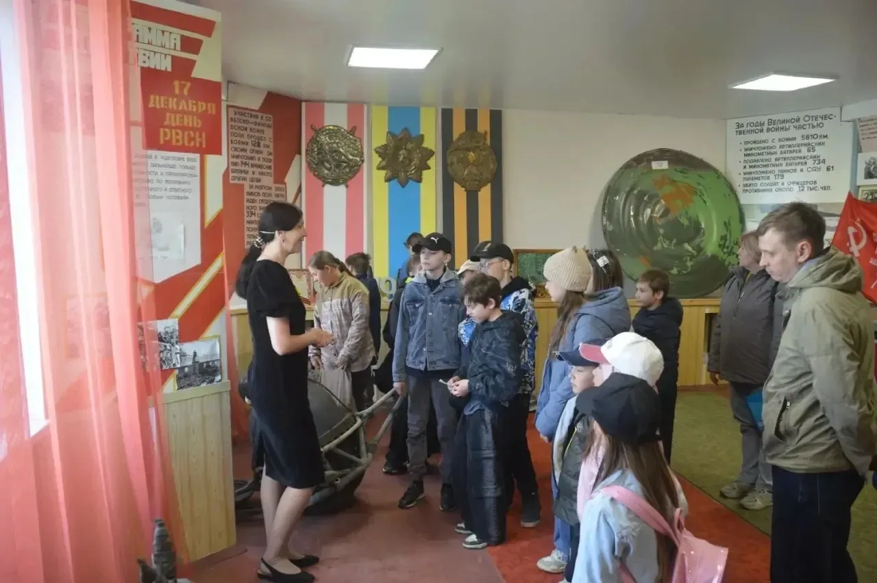 В рамках мероприятий, посвященных Дню Победы ученики 5в класса нашего лицея посетили войсковую часть