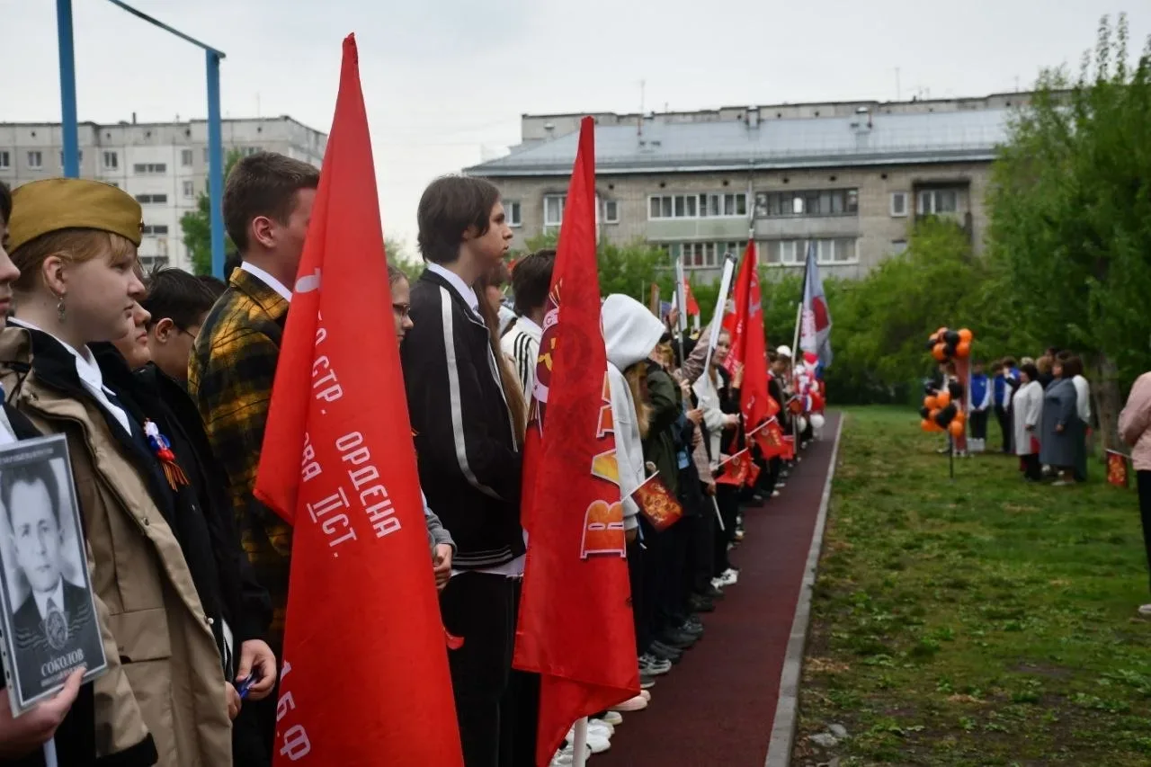 🕊️ Сегодня в нашем лицее прошло шествие Бессмертного полка, в котором приняли участие все лицеисты -