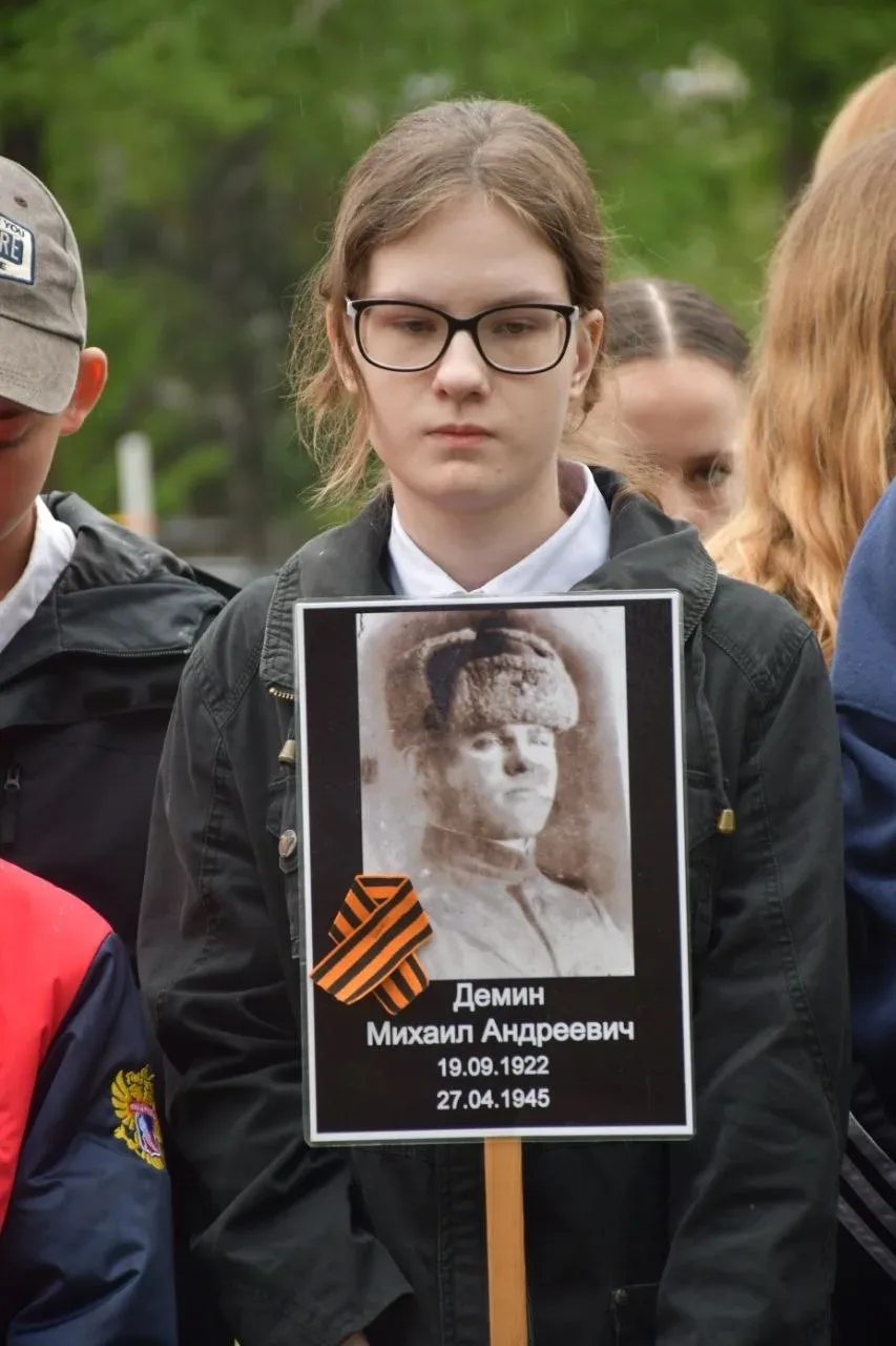 🕊️ Сегодня в нашем лицее прошло шествие Бессмертного полка, в котором приняли участие все лицеисты -