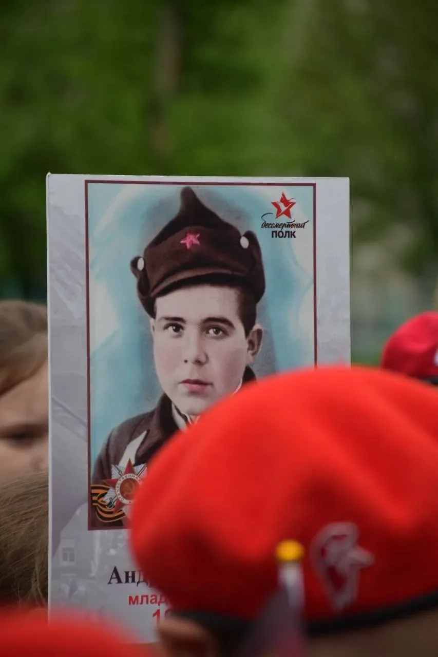 🕊️ Сегодня в нашем лицее прошло шествие Бессмертного полка, в котором приняли участие все лицеисты -