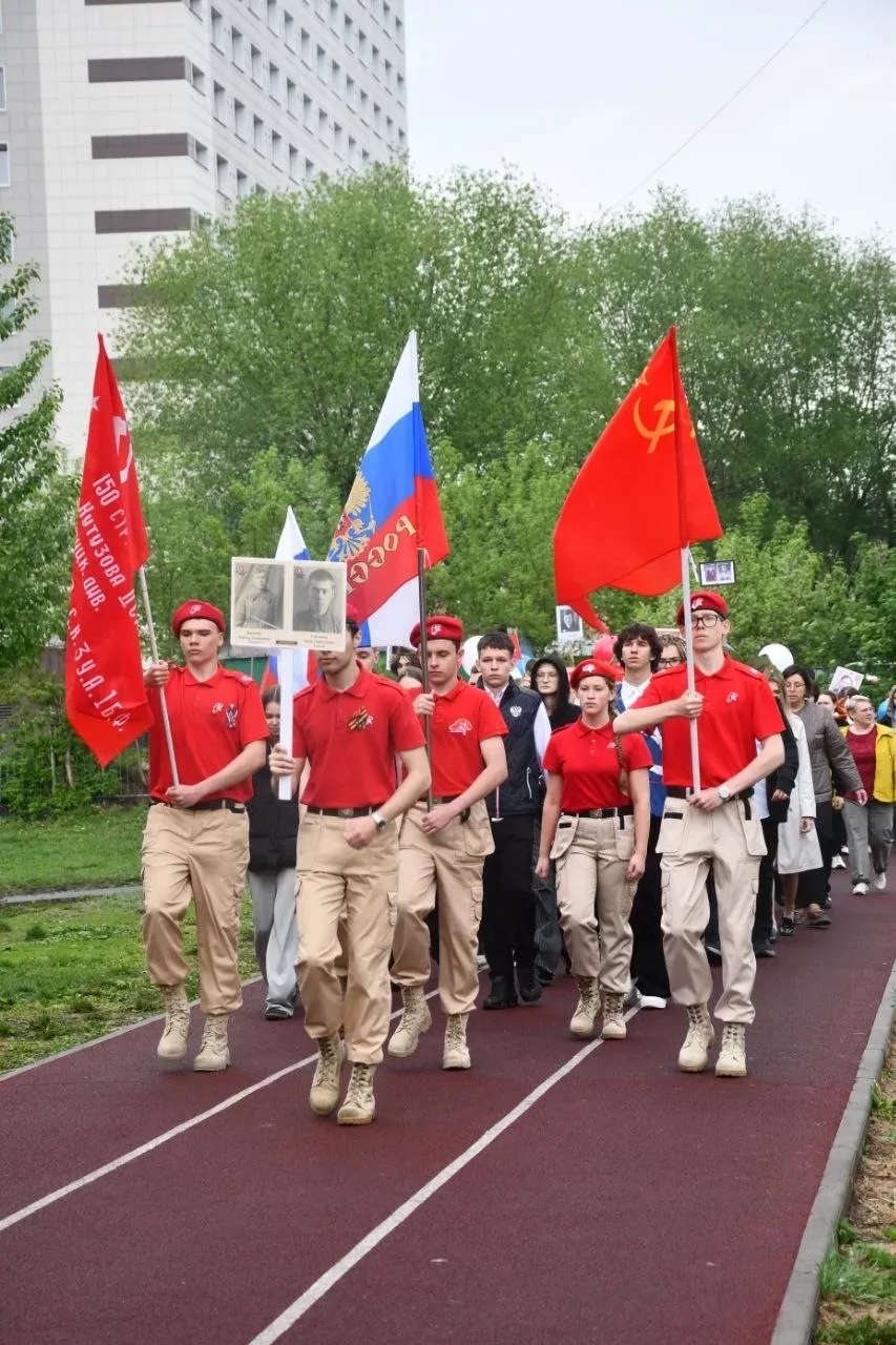 🕊️ Сегодня в нашем лицее прошло шествие Бессмертного полка, в котором приняли участие все лицеисты -