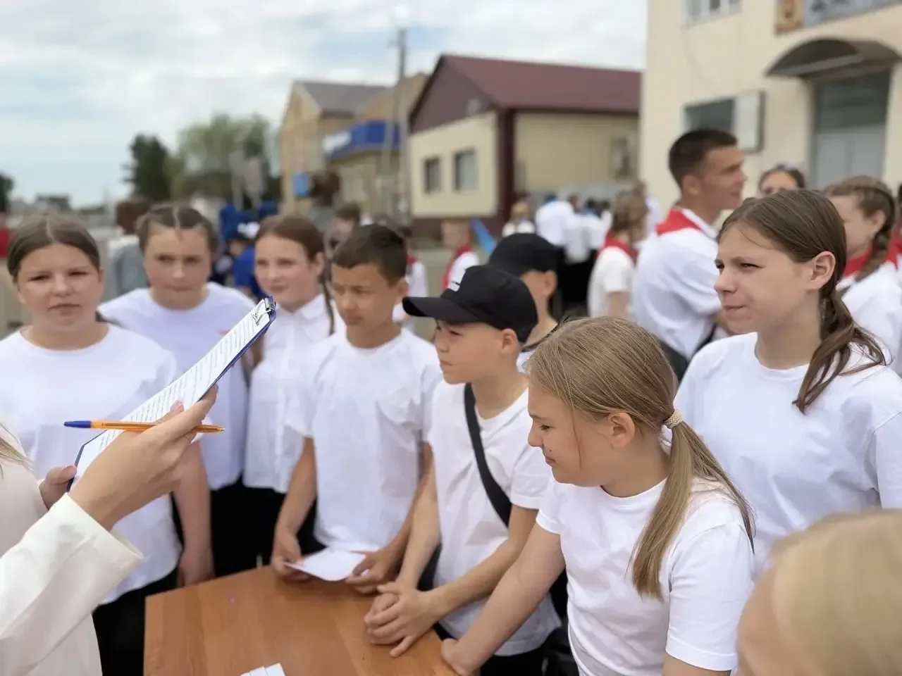 🌎Сегодня учащиеся нашей школы стали участниками массовых мероприятий, посвященных Дню детских общест
