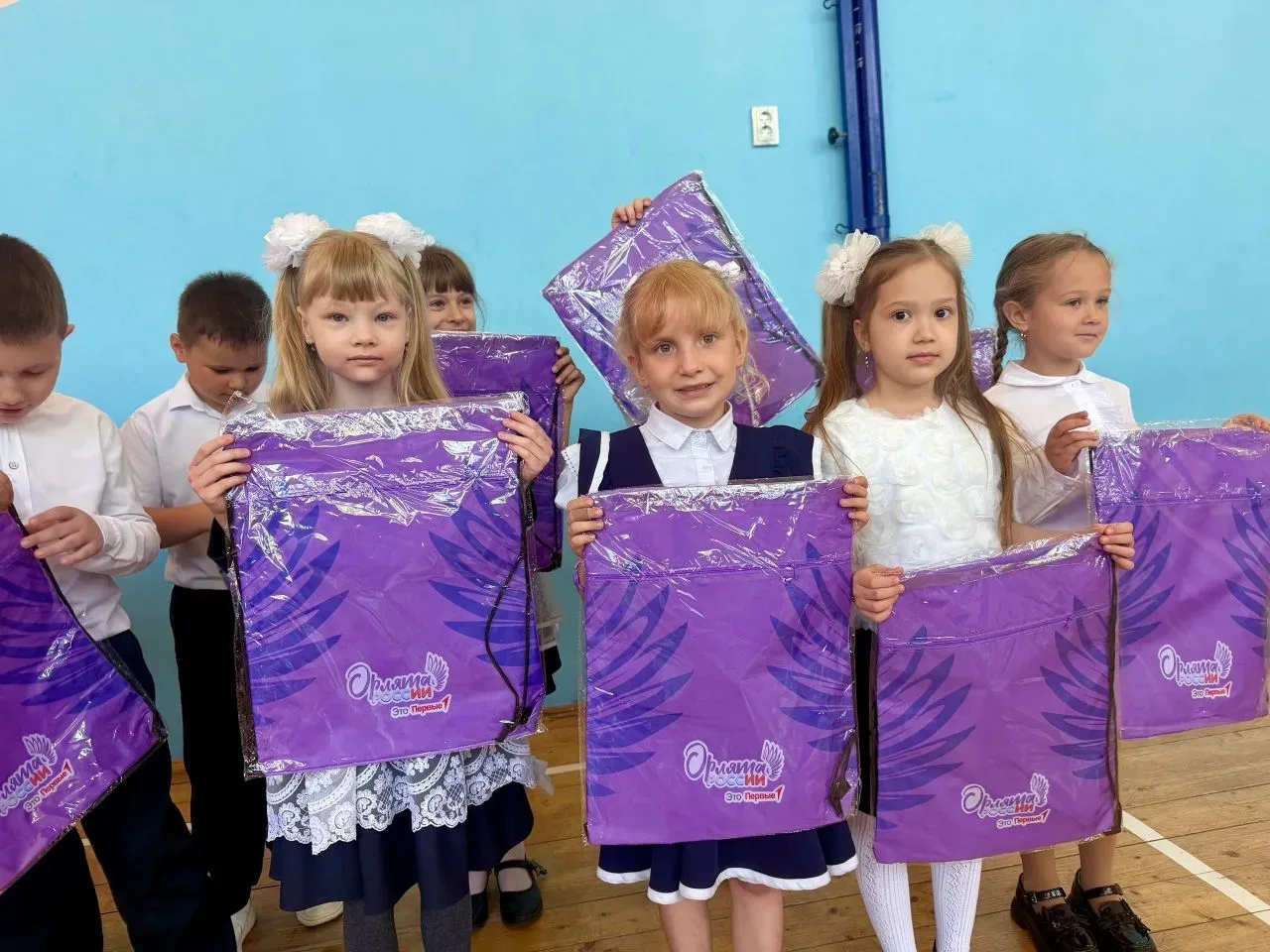 Посвящение в Орлята России! 🦅✨  Сегодня в нашей школе прошла торжественная линейка. Самые юные учени