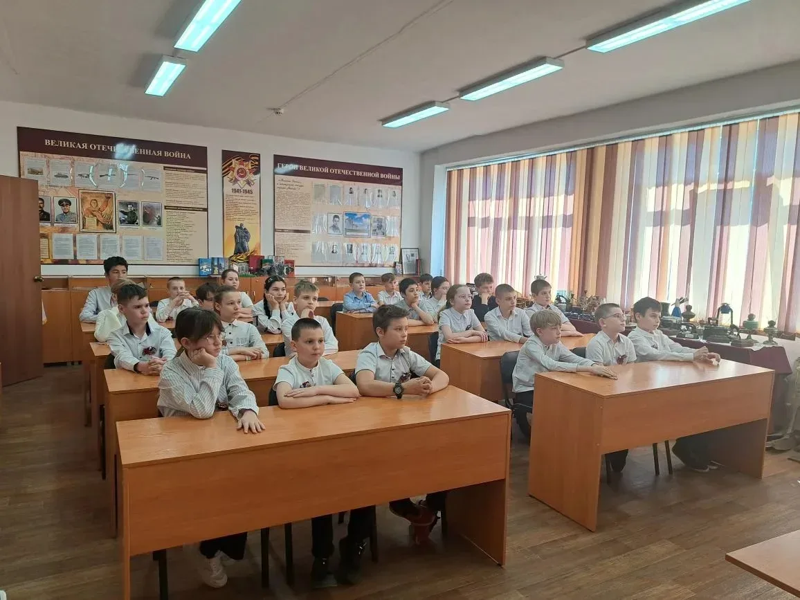 Уроки Мужества в музее «Истоки»: память о юных героях Великой войны 🕯️  В преддверии 9 Мая — Дня Поб