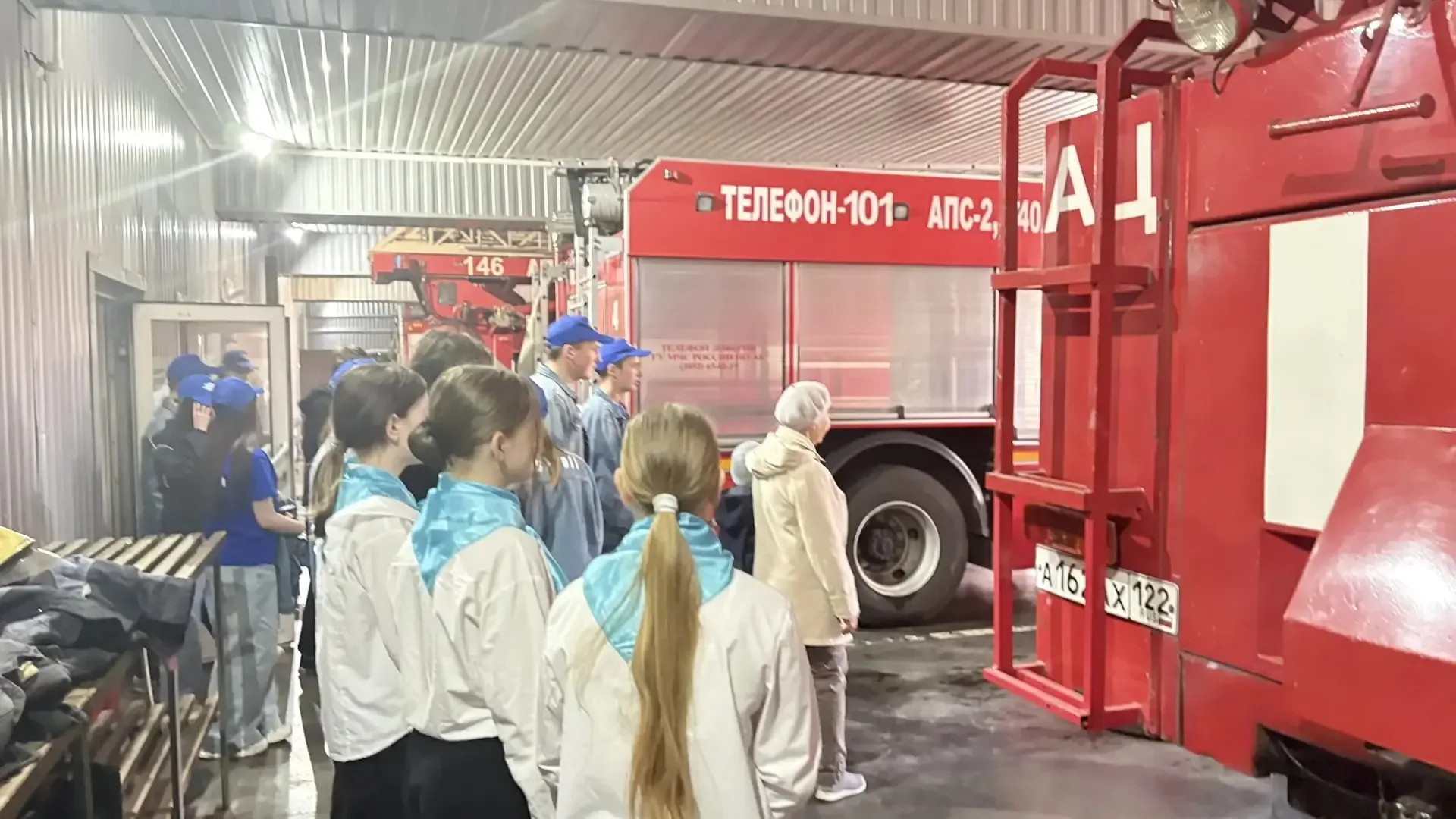Юные пожарные почтили память героев.  30 апреля в России отмечается День пожарной охраны. В преддвер