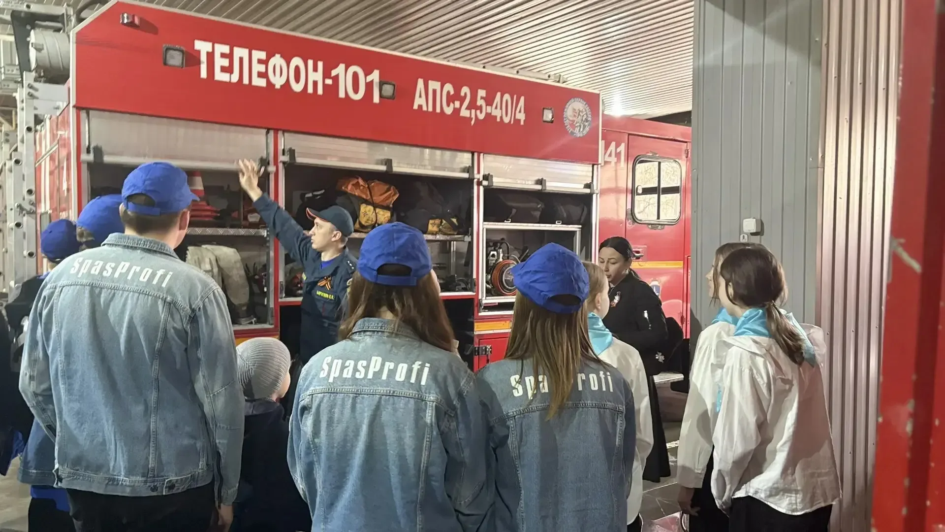 Юные пожарные почтили память героев.  30 апреля в России отмечается День пожарной охраны. В преддвер