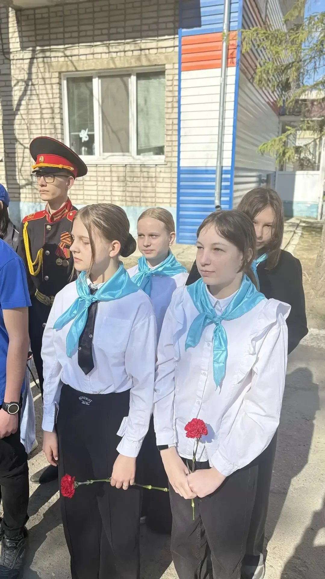 Юные пожарные почтили память героев.  30 апреля в России отмечается День пожарной охраны. В преддвер