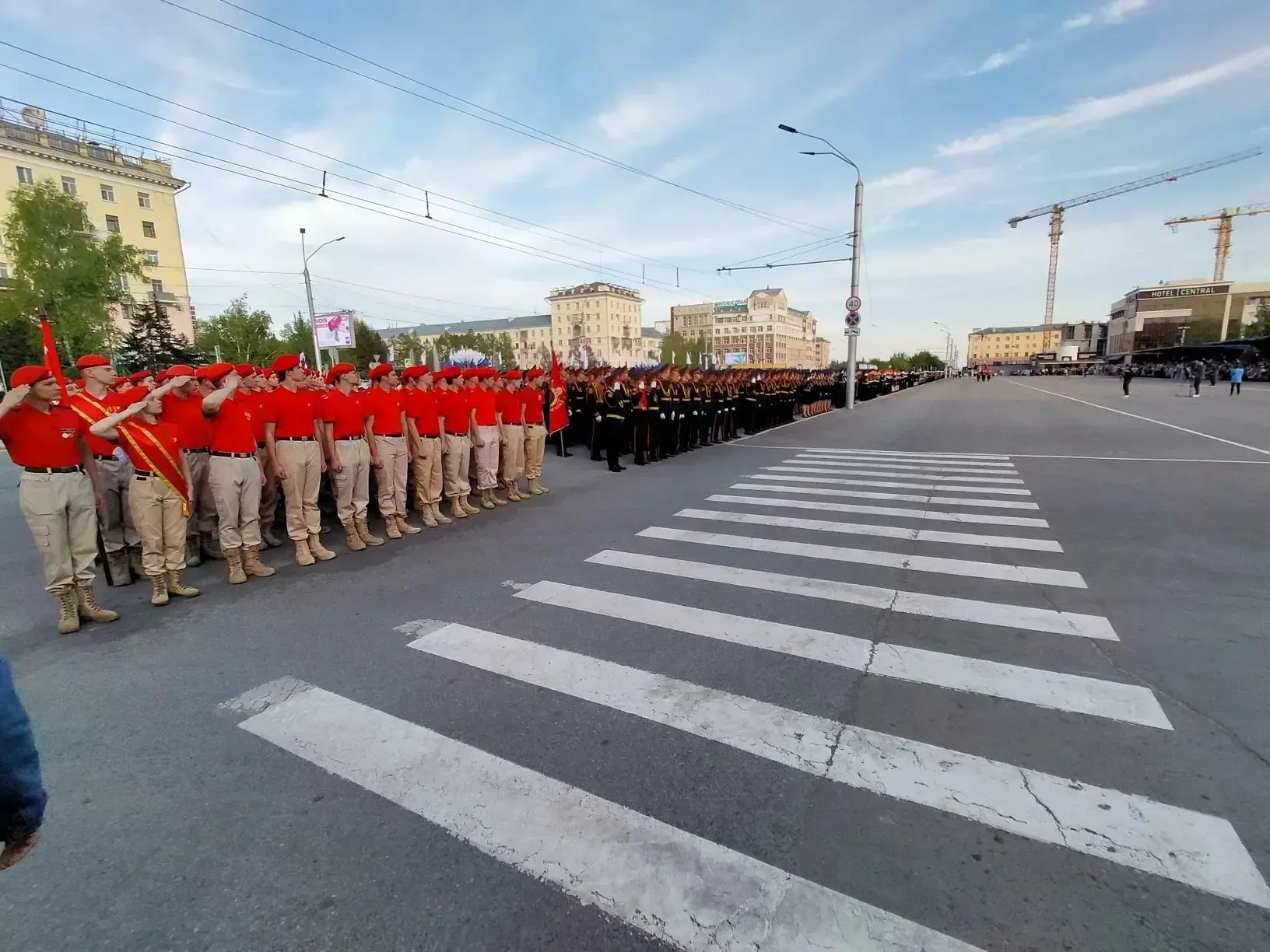 🎉 В честь Дня Победы школа №114 присоединилась к праздничным мероприятиям.  9 мая Барнаул стал центр