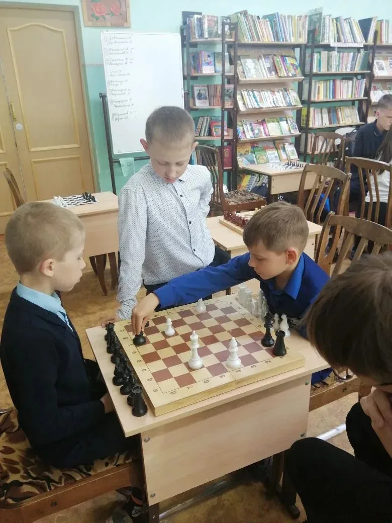 ♟️ Интрига до последнего хода: в Чигиринской школе определили сильнейших шахматистов!  В нашей школе