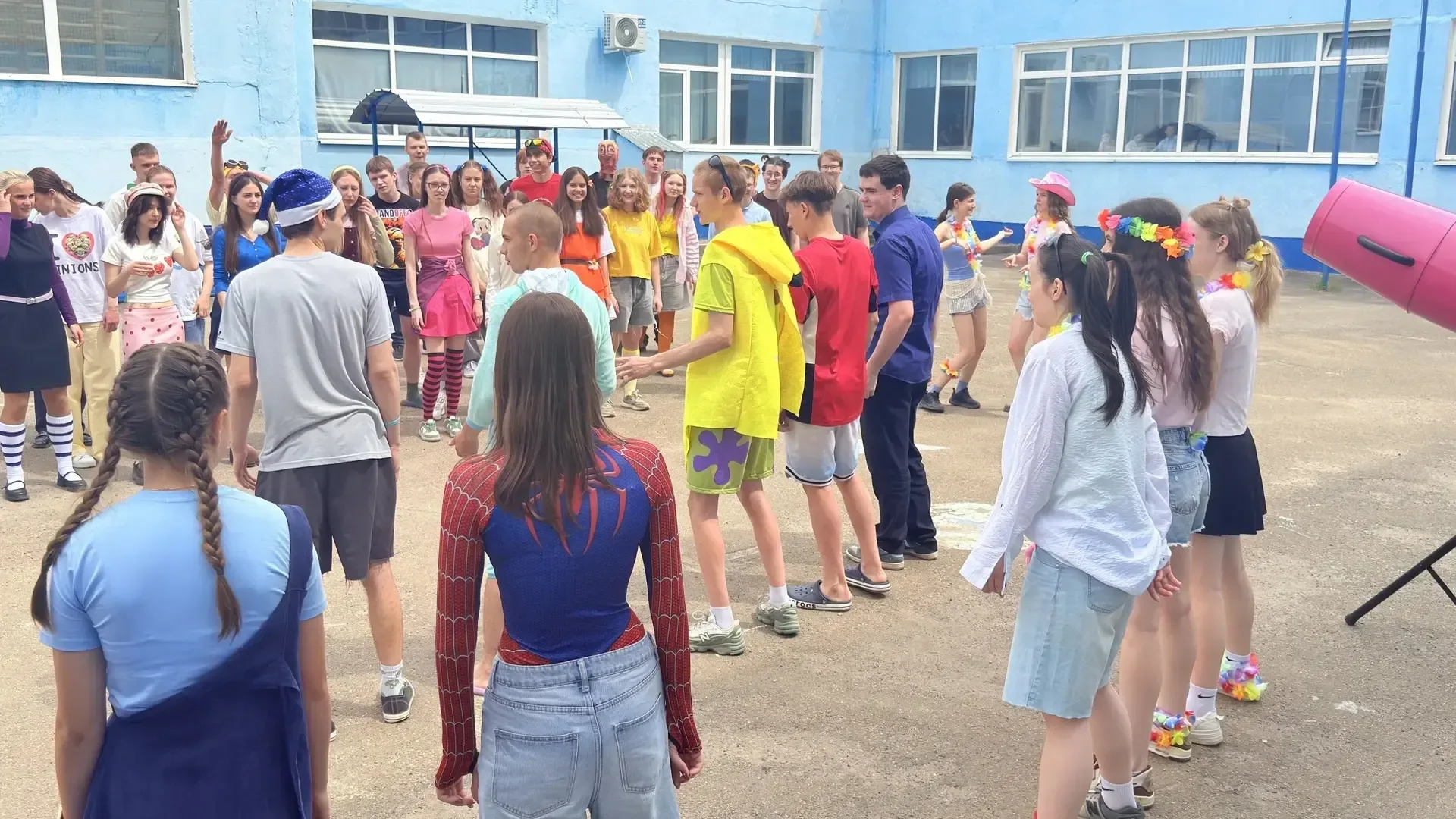 🔔 Детство, прощай! В нашей школе ярко завершается учебный год для одиннадцатиклассников  Вот и подхо
