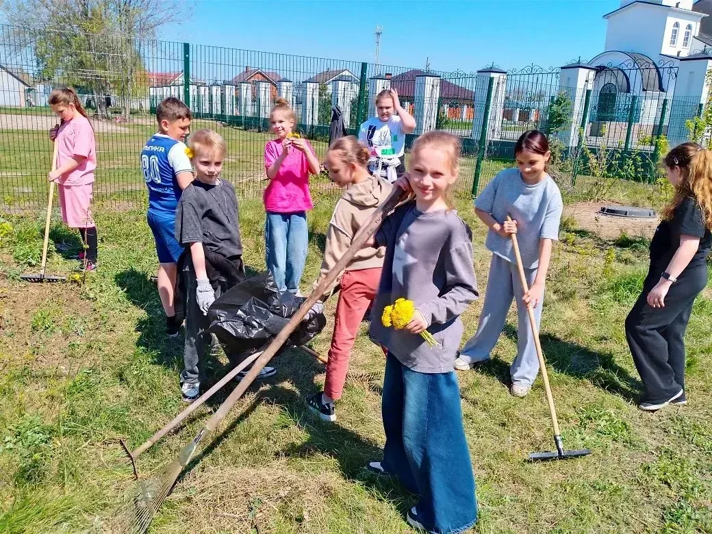 «Чистота начинается с нас»: ученики начальной школы вышли на субботник На прошедшей неделе ученики н