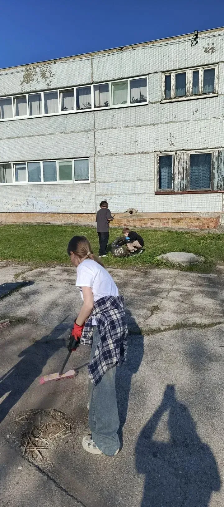 «Чистота начинается с нас»: ученики начальной школы вышли на субботник На прошедшей неделе ученики н