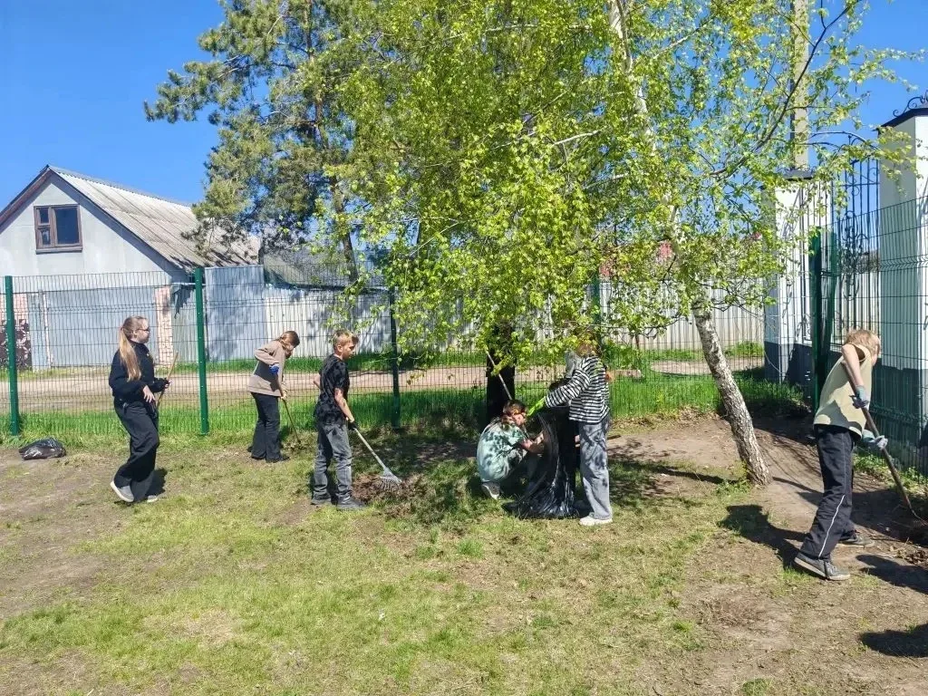 «Чистота начинается с нас»: ученики начальной школы вышли на субботник На прошедшей неделе ученики н