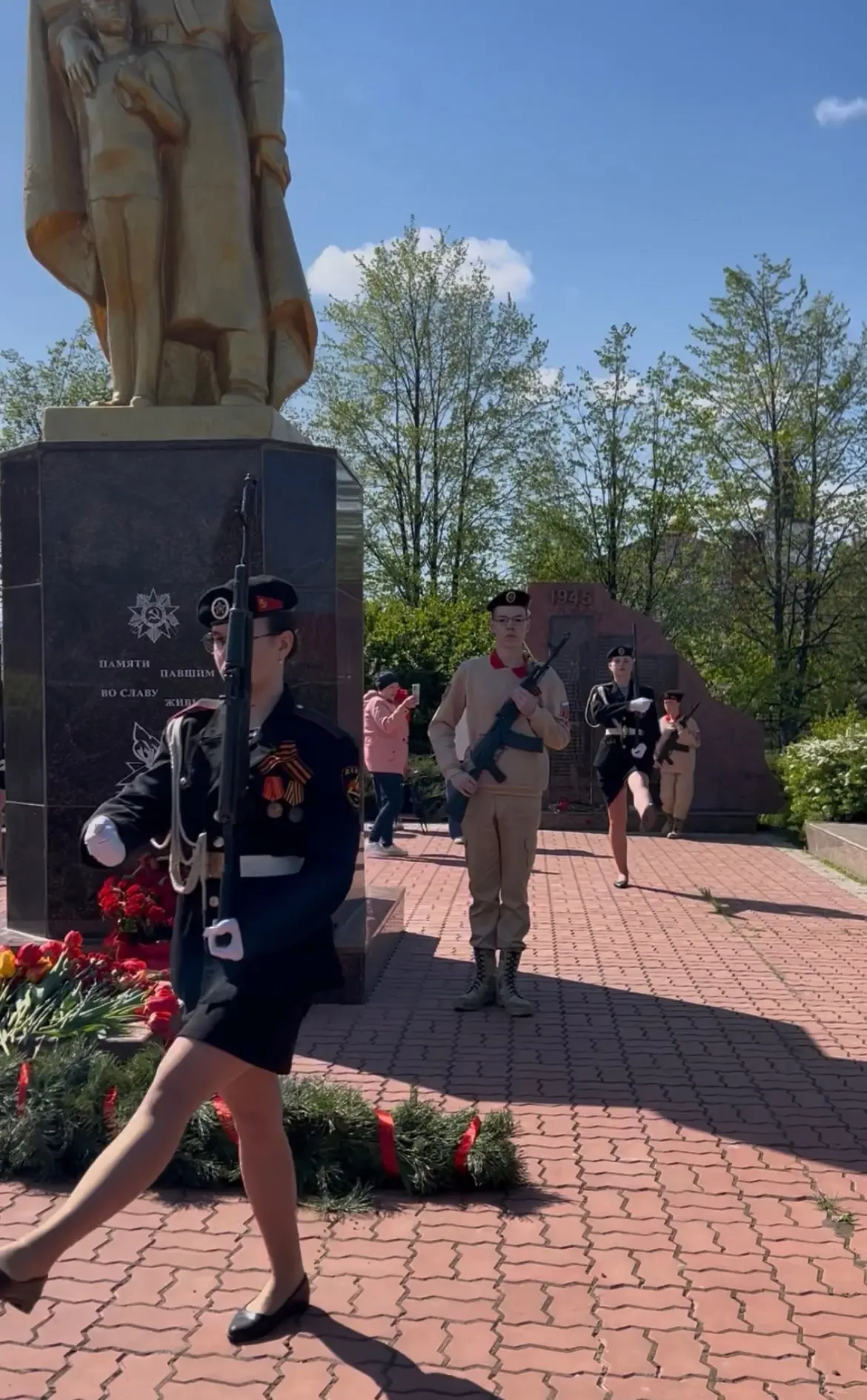 С праздником Великой Победы нас 🫡 Курсанты «Дельты», родители, тренерский и руководящий состав возда