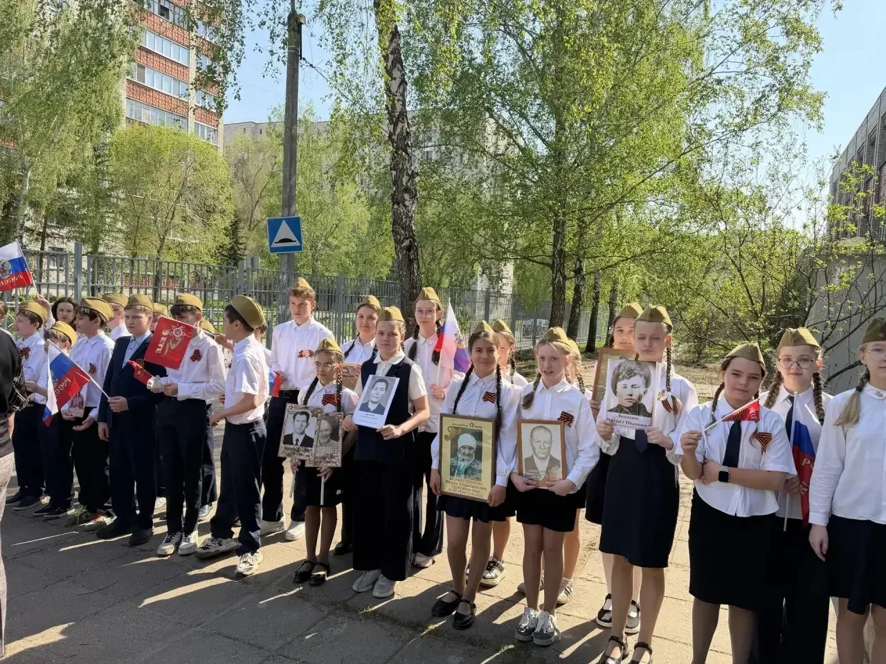⭐️«БЕССМЕРТНЫЙ ПОЛК» ПАМЯТЬ, ГОРДОСТЬ И ЕДИНСТВО⭐️  8 мая в нашей школе прошла Всероссийская акция «