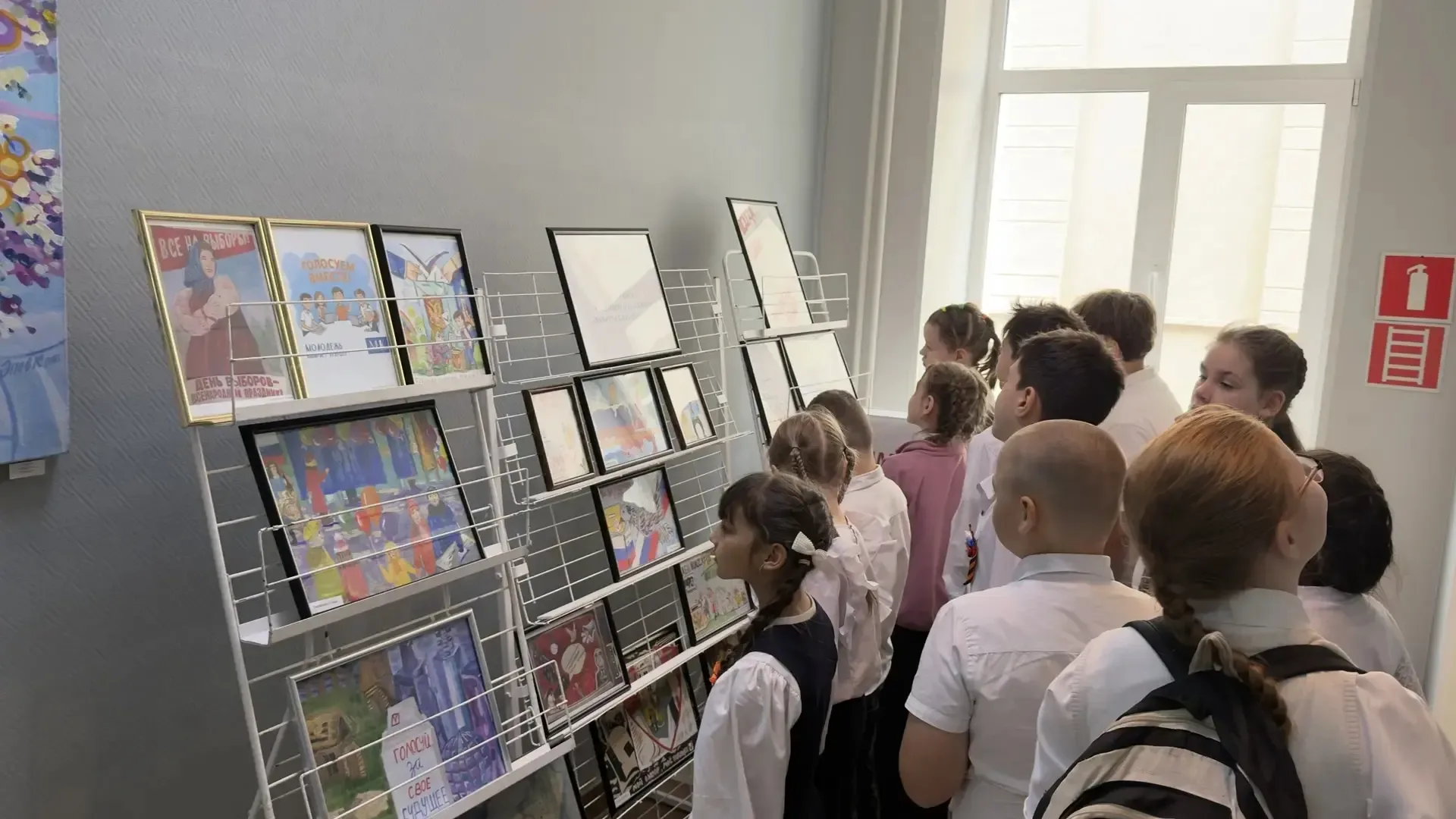 Открылась традиционная выставка «Выборы глазами детей»   В Государственной библиотеке Кузбасса для д